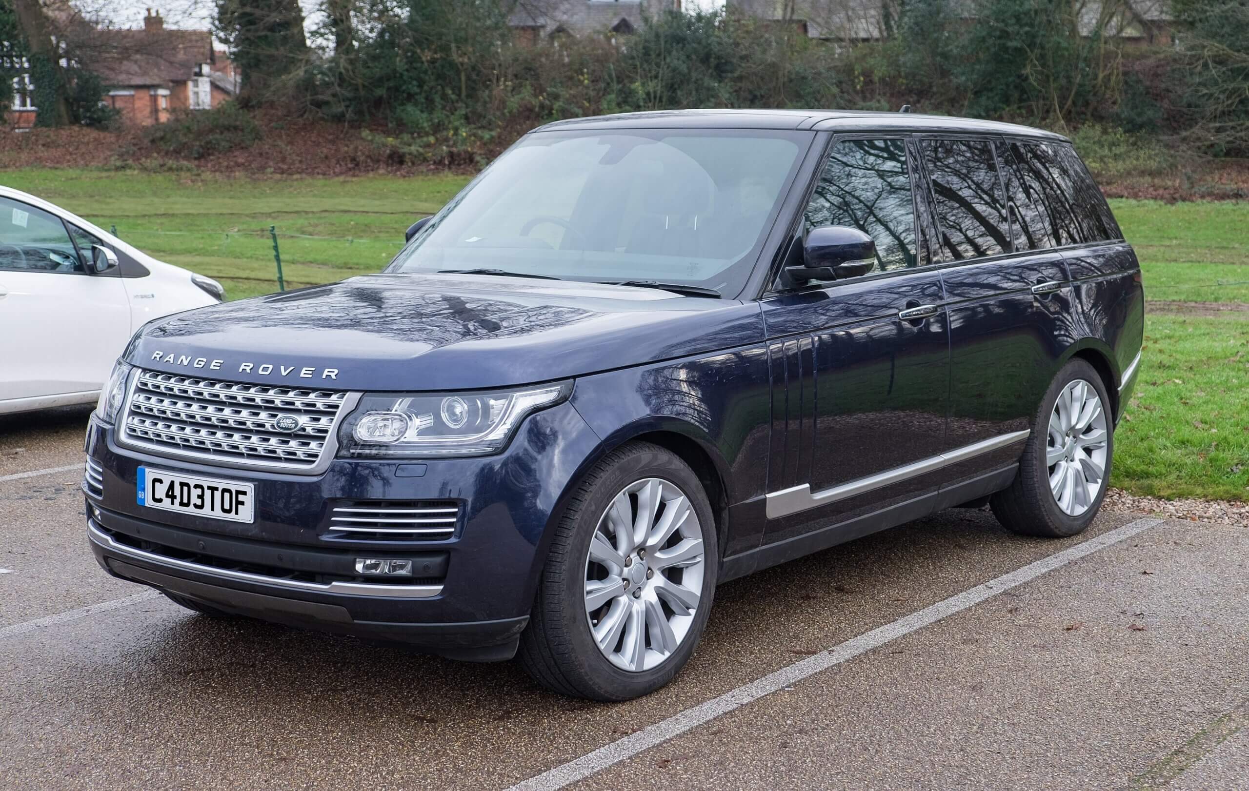 Range Rover (full-size luxury SUV)